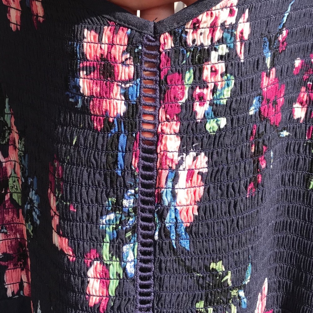 Band of Gypsies Navy Floral maxi-pockets-eyelet - Picture 3 of 7